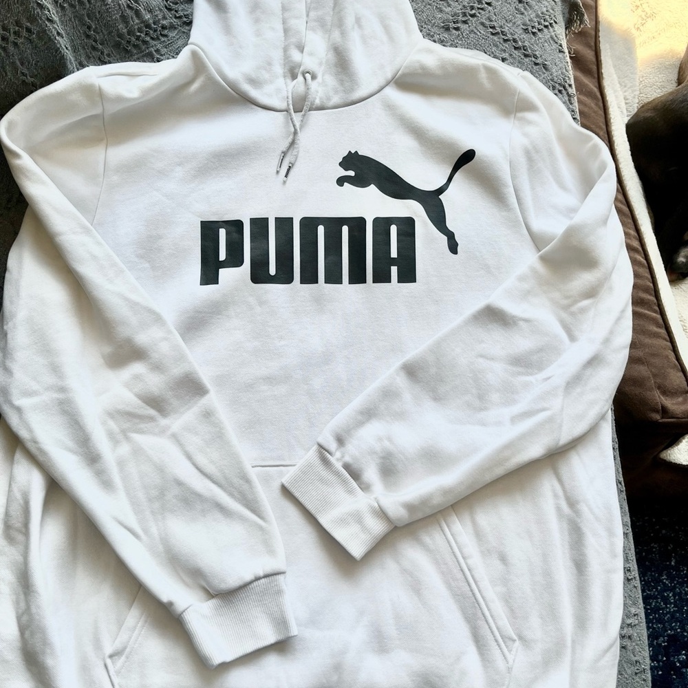 PUMA Men's White Hoodie Sweatshirt- new!
